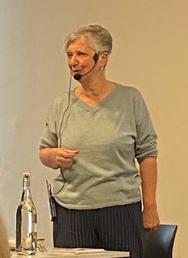 Professor Els Snick in het Veltershof tijdens de lezing - Foto Bart Madou