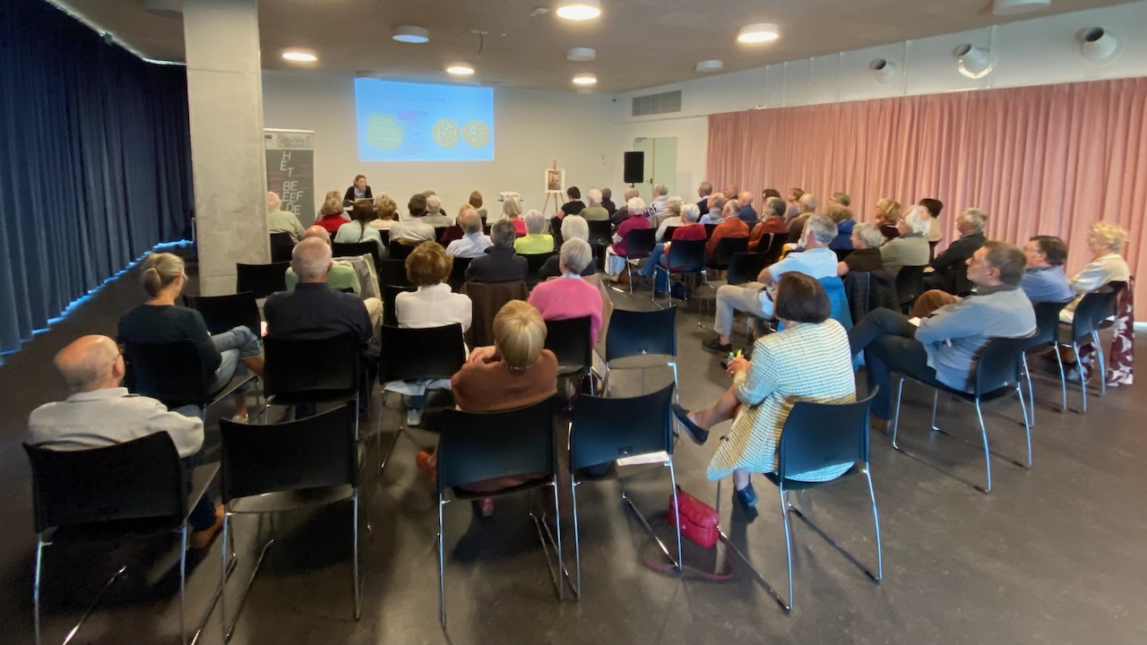 Opkomst in het Veltershof voor de lezing van Catherine Joostens - Foto Stefaan Huysentruyt Opkomst in het Veltershof voor de lezing van Catherine Joostens - Foto Stefaan Huysentruyt